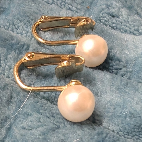 Vintage Pearl Earrings Clip On - Picture 1 of 7